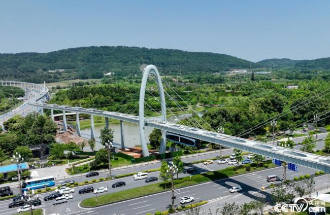 武漢光谷空軌(gui)列車試車