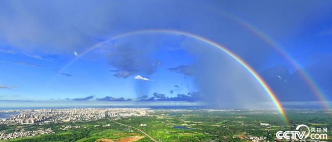 海口(kǒu)上空現(xiàn)雙彩虹(hong)景觀