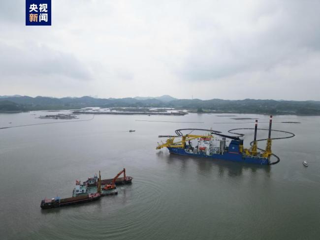 “天鲸号”投入平(píng)陸運河建設施(shi)工