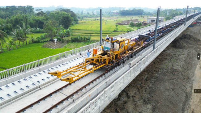 雅萬高鐵全線(xiàn)軌道鋪設完成(chéng)