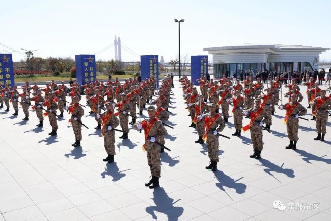 威武！這些新兵(bīng)入伍時獲贈“從戎(róng)之劍”！