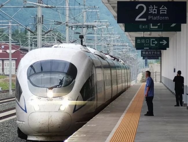 火車拉來的百(bai)年小鎮!坐高鐵去(qu)一趟吧