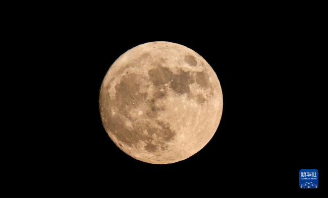“超(chao)級月亮”現身天(tiān)宇