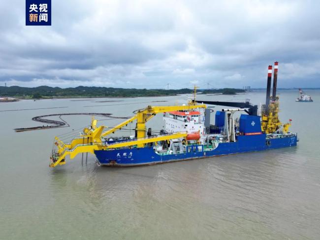 “天鲸号”投入(ru)平陸運河建設(shè)施工