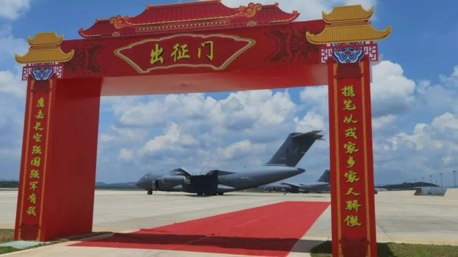 坐着運-20去(qu)上學，開學典禮(lǐ)是航空展！