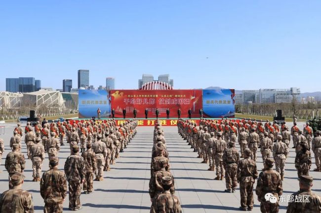 威(wēi)武！這些新兵入伍(wǔ)時獲贈“從戎之劍(jian)”！