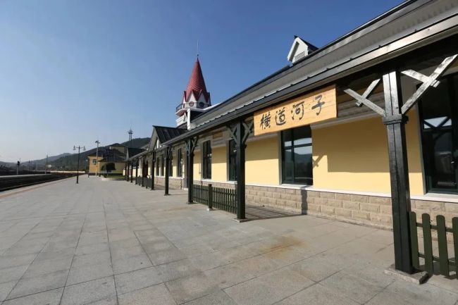 火車拉(lā)來的百年小鎮!坐(zuo)高鐵去一趟吧