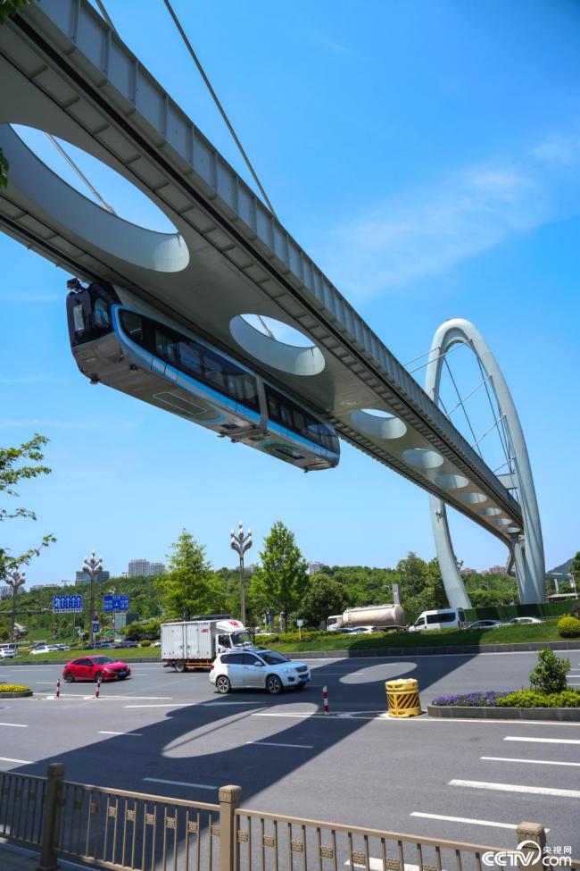 武漢光谷(gu)空軌列車試車(chē)