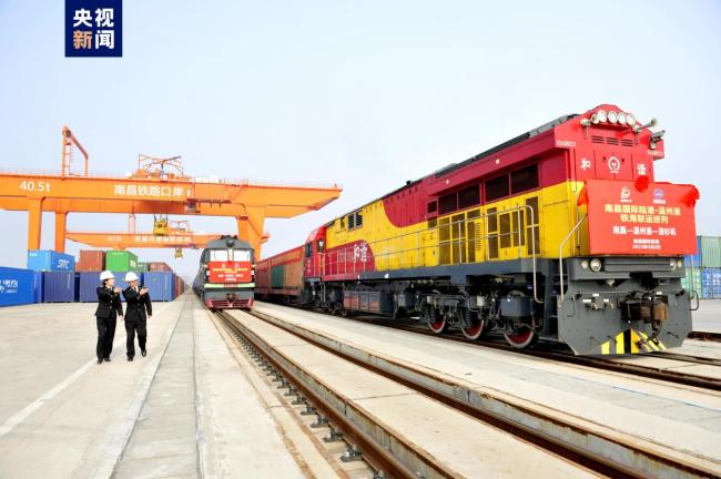 南昌國(guo)際陸港三列外(wài)貿班列同時開(kāi)行