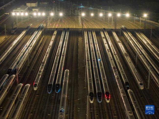 鐵路12月7日起(qǐ)實行新的列(liè)車運行圖