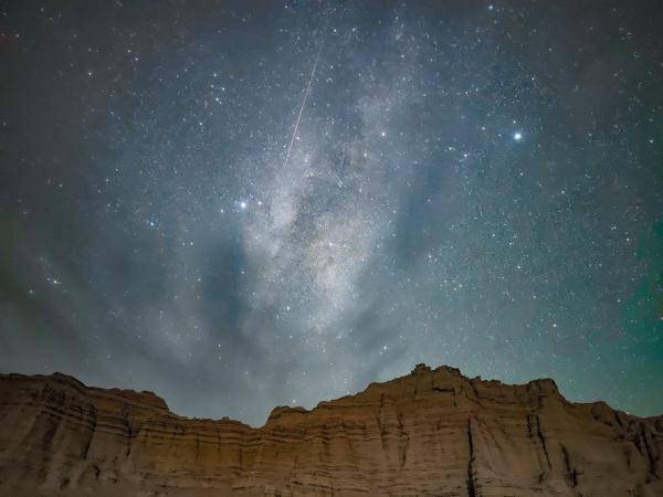 看(kàn)!英仙座流星(xing)雨絕美瞬間(jiān)