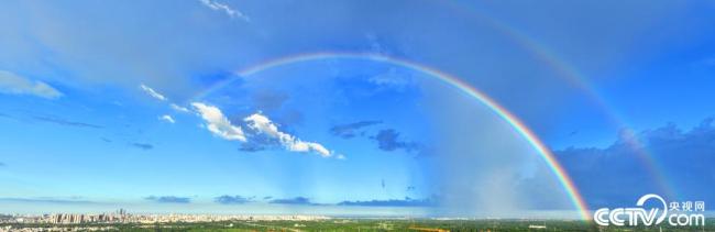 海口上(shàng)空現雙(shuāng)彩虹景(jing)觀