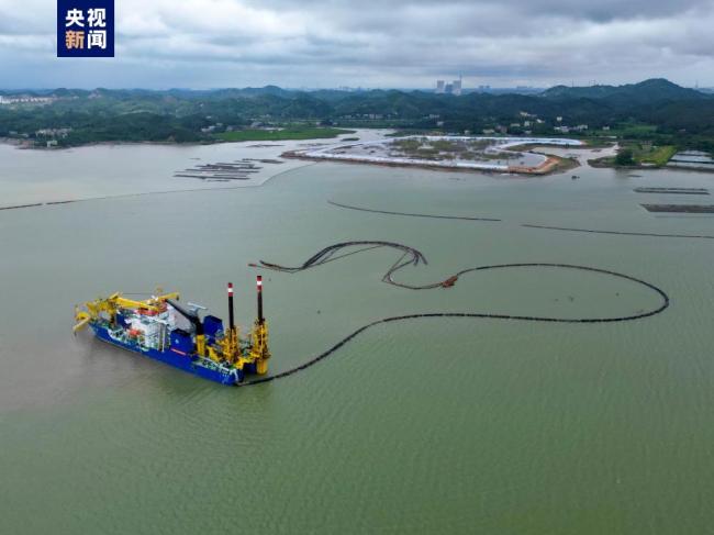 “天鲸号”投入平(píng)陸運河建設施(shi)工